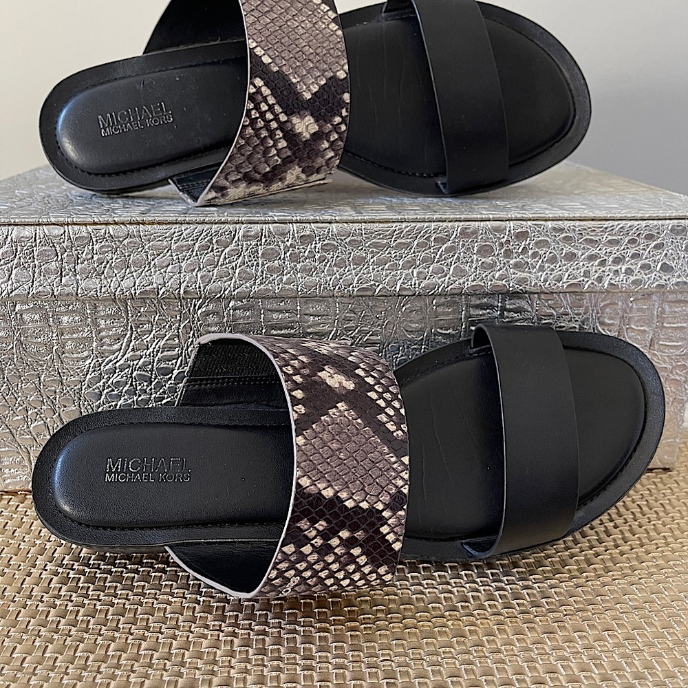 NWOT MICHAEL Michael Kors Leather Slide, Black/Snake Print, Size 8.5 - Picture 4 of 5